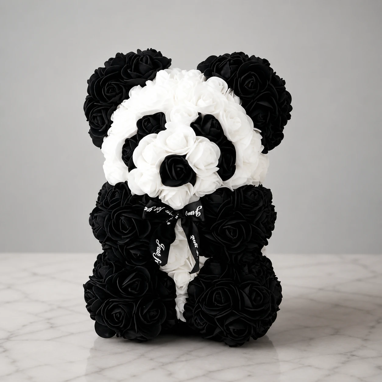 Panda od ruža sa mašnom